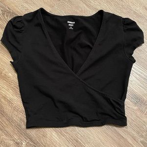 Aritzia Sunday Best V neck Crop Tee